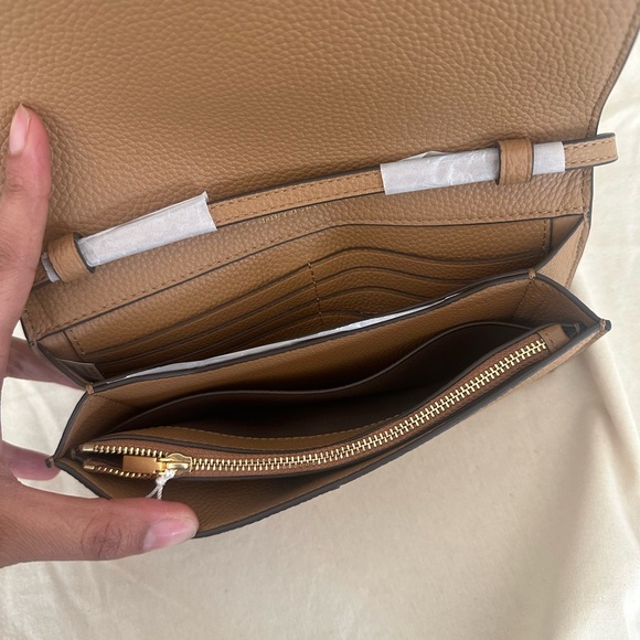 AUTH NWT TORY BURCH McGraw Logo Pebbled Leather Wallet Crossbody In Tan - Picture 8 of 14